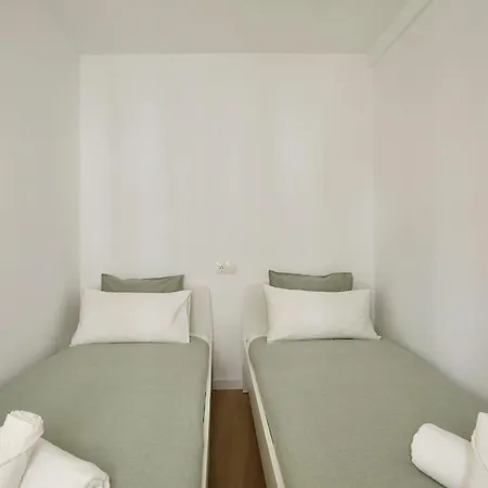 17 Next To El Molino Апартаменты