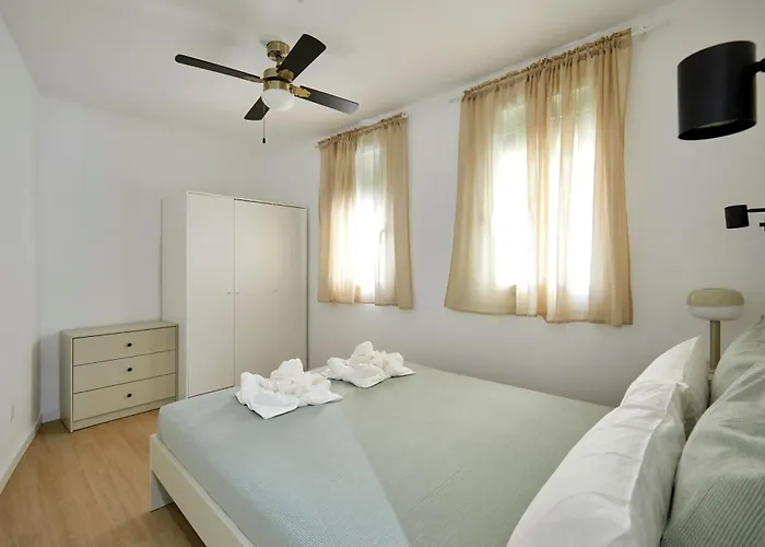 17 Next To El Molino *