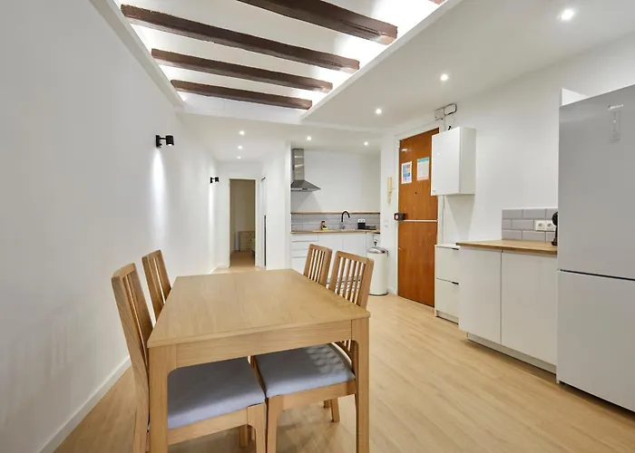 17 Next To El Molino Barcelona